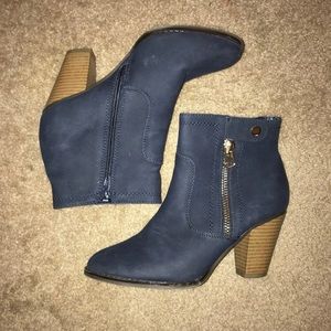 Women’s Kohl’s Navy High Heeled Boots 9